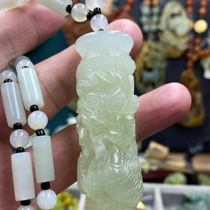 【闪购商品】蛇纹石玉未镶嵌吊坠玥*?