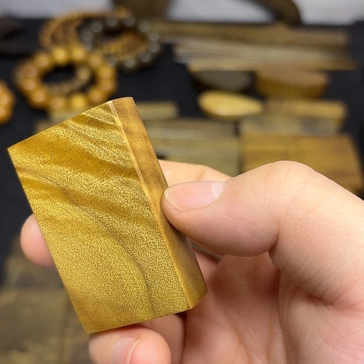 界***屿金丝楠一物一拍链接