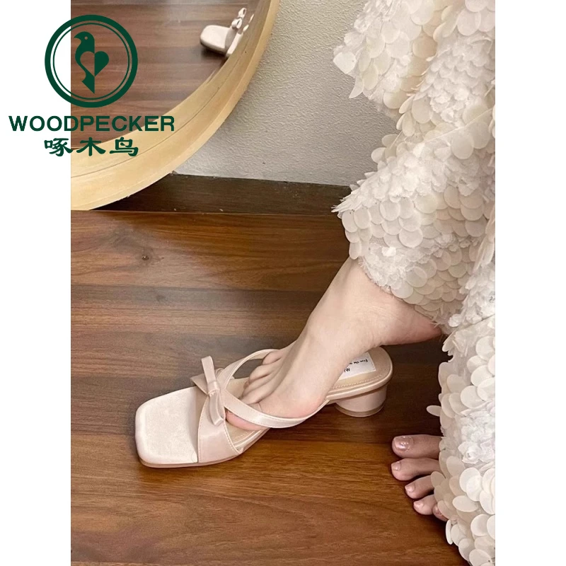 啄木鸟粗跟法式凉拖鞋女夏外穿2025新款仙女气质晚晚高跟细带凉鞋