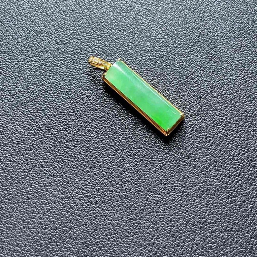 知***天翡翠未镶嵌颈饰翡翠