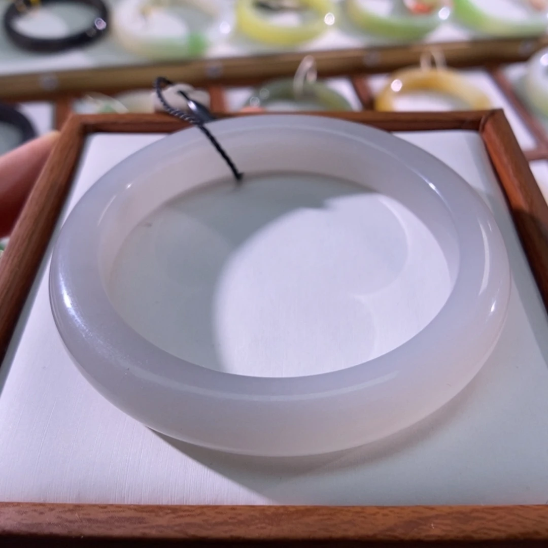 【闪购商品】未镶嵌手镯和田玉