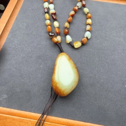 和田玉颈饰未镶嵌