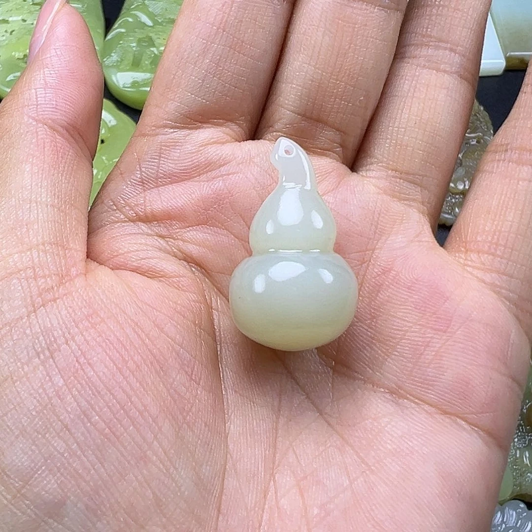 北***）和田玉未镶嵌吊坠(赠链)