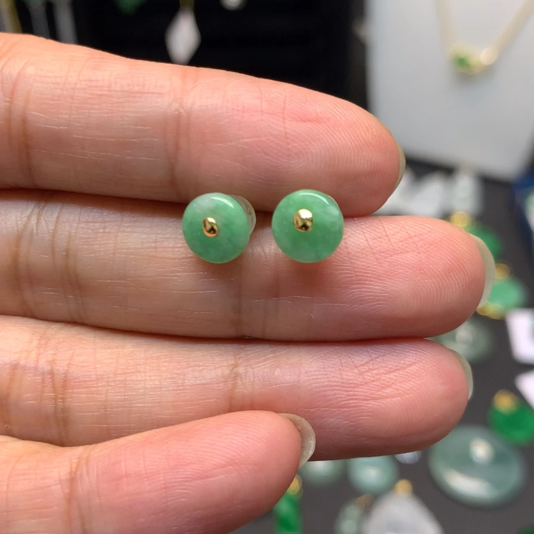 柠***呀翡翠18K金镶嵌颈饰有纹裂