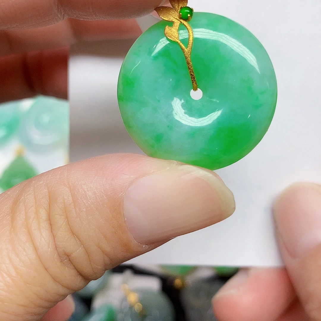 翡翠18K金镶嵌颈饰3456785