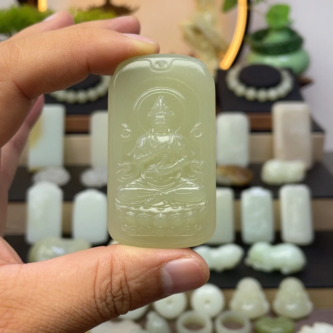 心***”和田玉未镶嵌颈饰