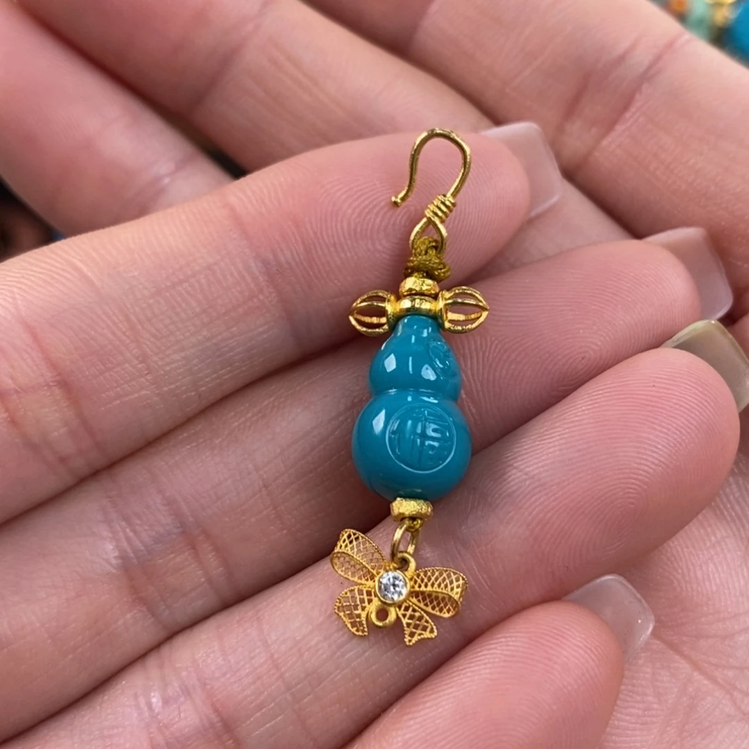 绿松石未镶嵌。提溜