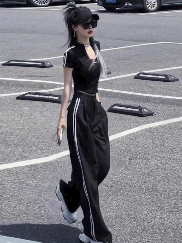 2025时髦短款修身圆领短袖两件套夏季新款黑色高腰休闲阔腿裤套装