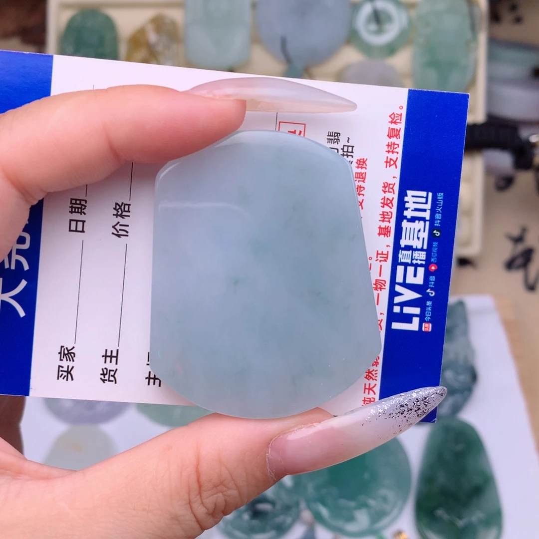 翡翠未镶嵌颈饰无事牌