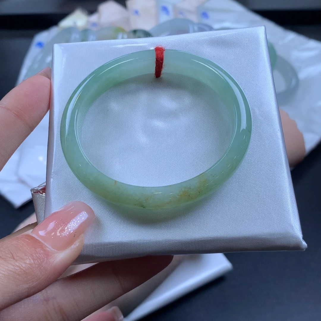 翡翠未镶嵌手镯51贵妃
