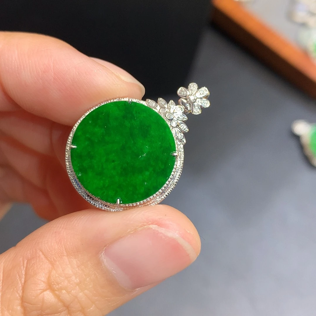 翡翠吊坠(不含链)18K金镶嵌