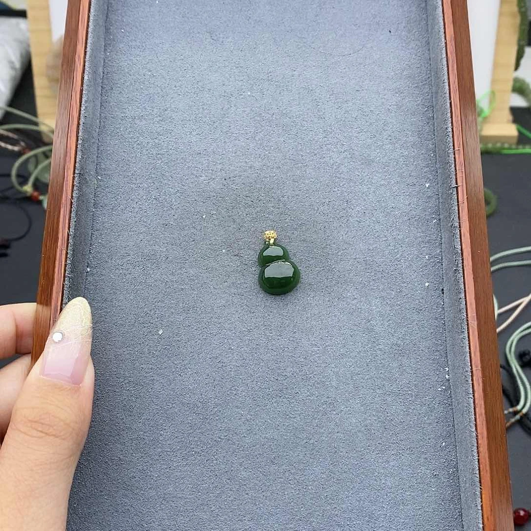 和田玉吊坠(不含链)18K金镶嵌