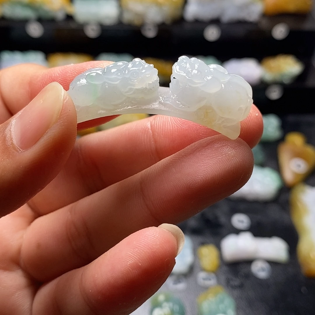 百****定制翡翠未镶嵌毛货貔貅手牌