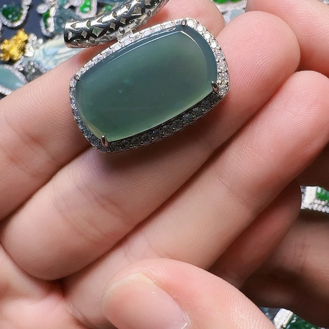 翡翠未镶嵌颈饰天然A货翡翠放漏