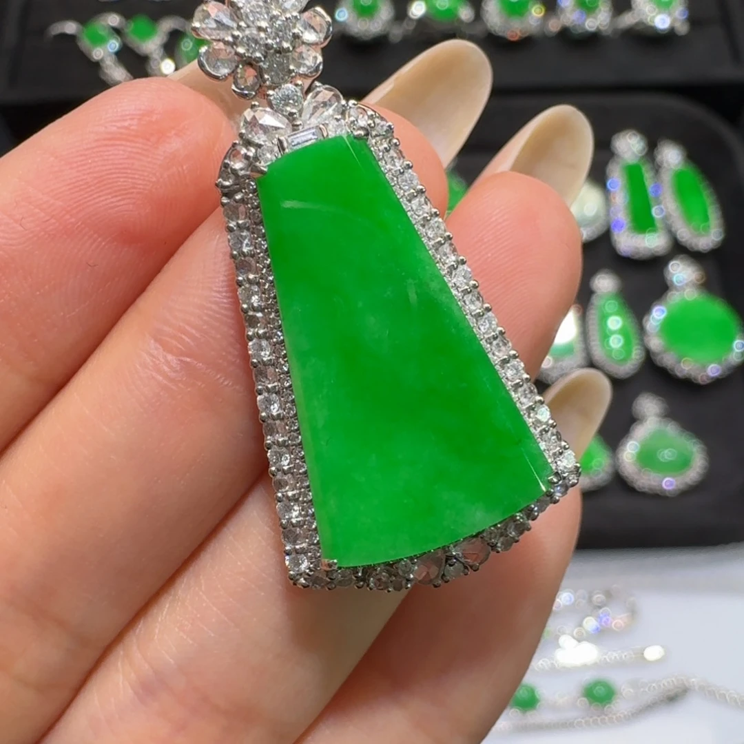 翡翠18K金镶嵌颈饰收到货48小时鉴赏期