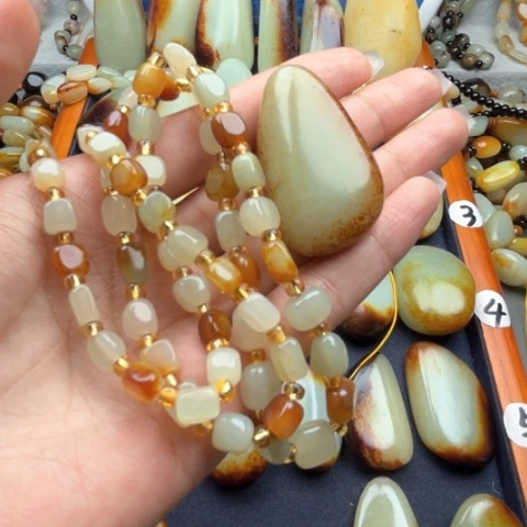 和田玉颈饰未镶嵌羽*