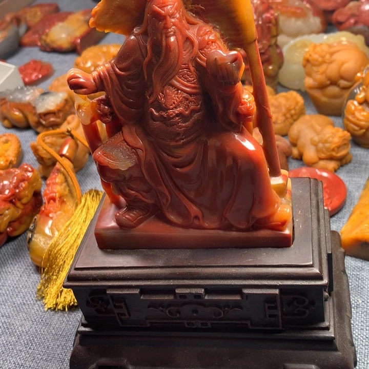 石英质玉（黄龙玉）未镶嵌颈饰