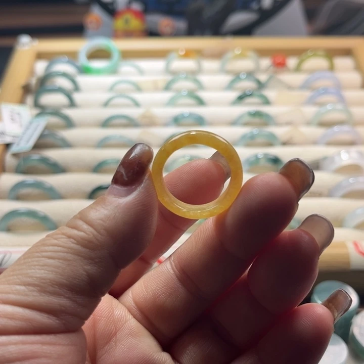 翡翠未镶嵌戒指黄翡