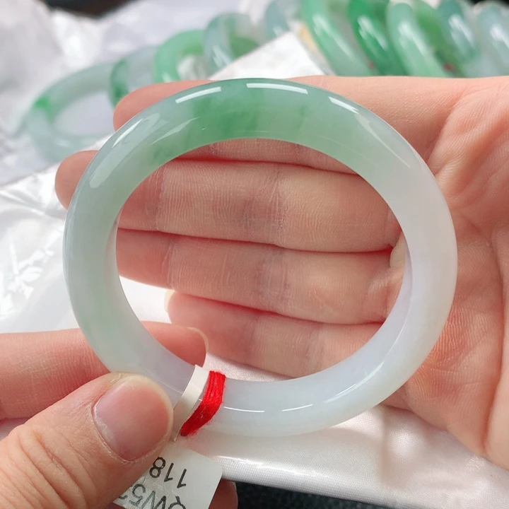 翡翠手镯未镶嵌缅甸A货翡翠手镯