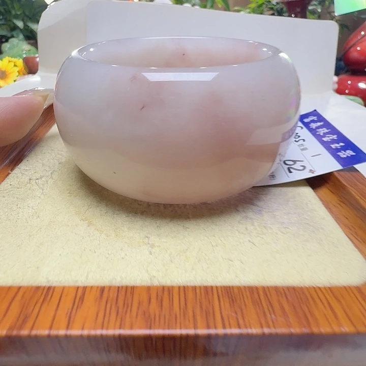 周***样石英质玉未镶嵌手镯