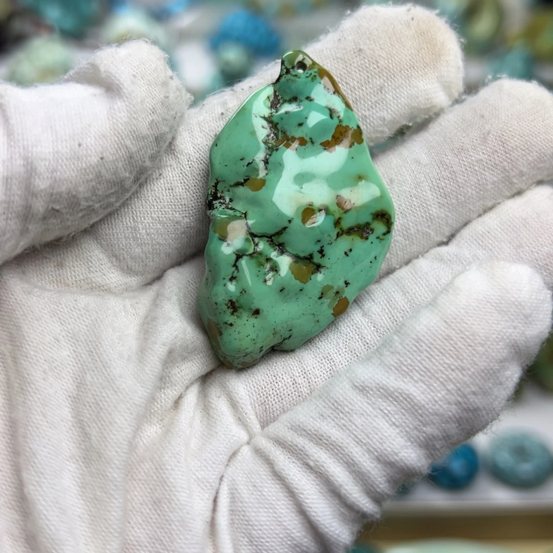 绿松石未镶嵌珠宝奇石