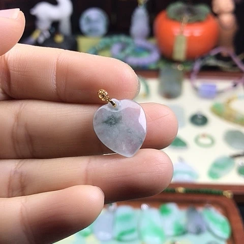 翡翠颈饰18K金镶嵌飘花心形