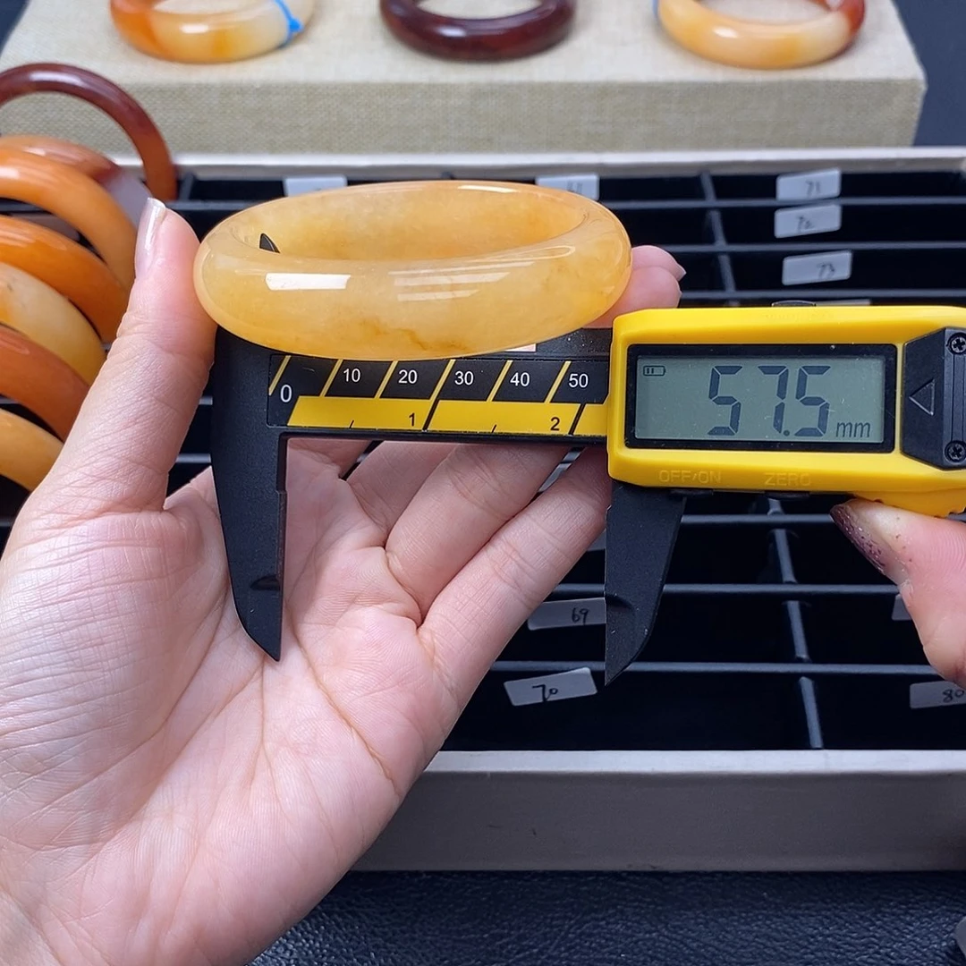 未镶嵌石英质玉（黄龙玉）手镯48号