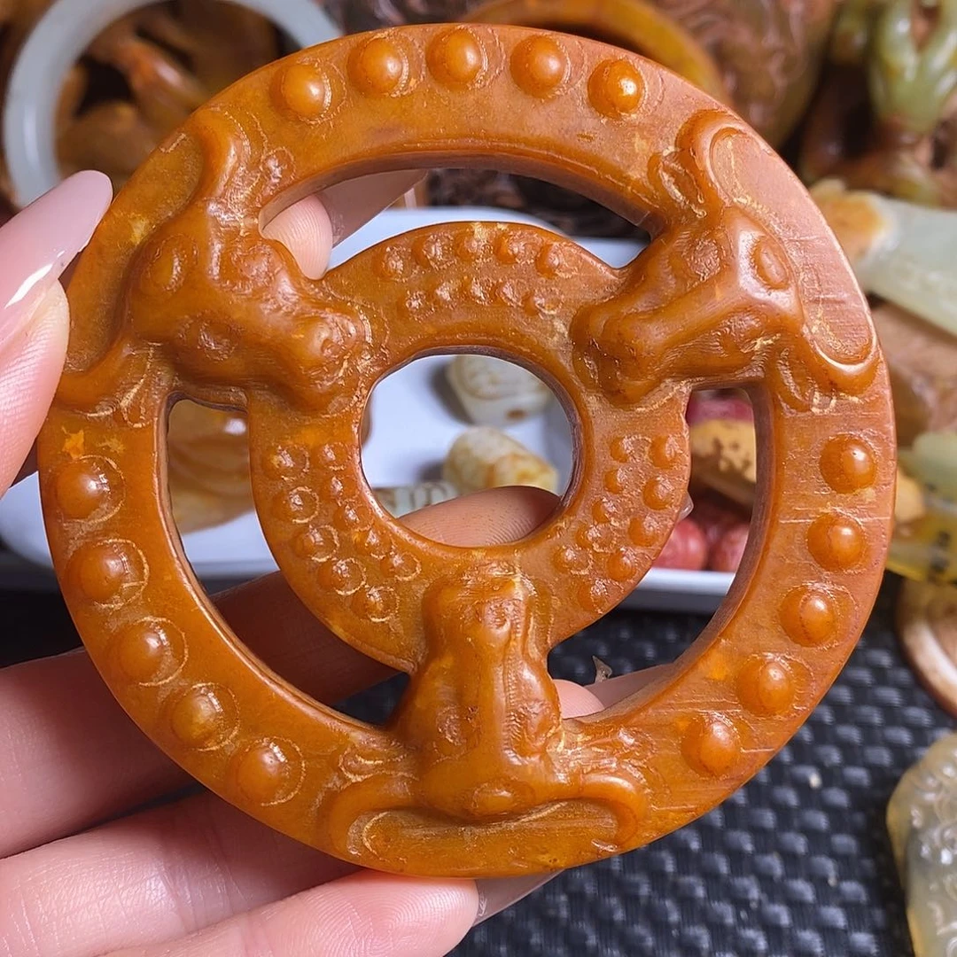 透闪石-蛇纹石玉合金颈饰