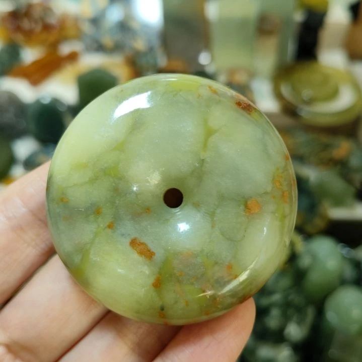 岫玉未镶嵌平安扣