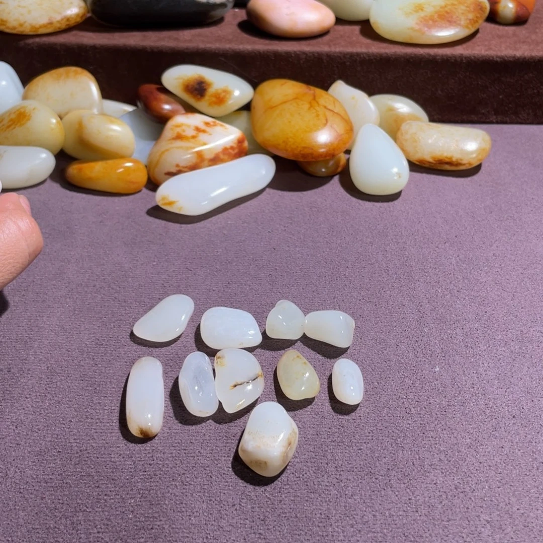 和田玉未镶嵌把件