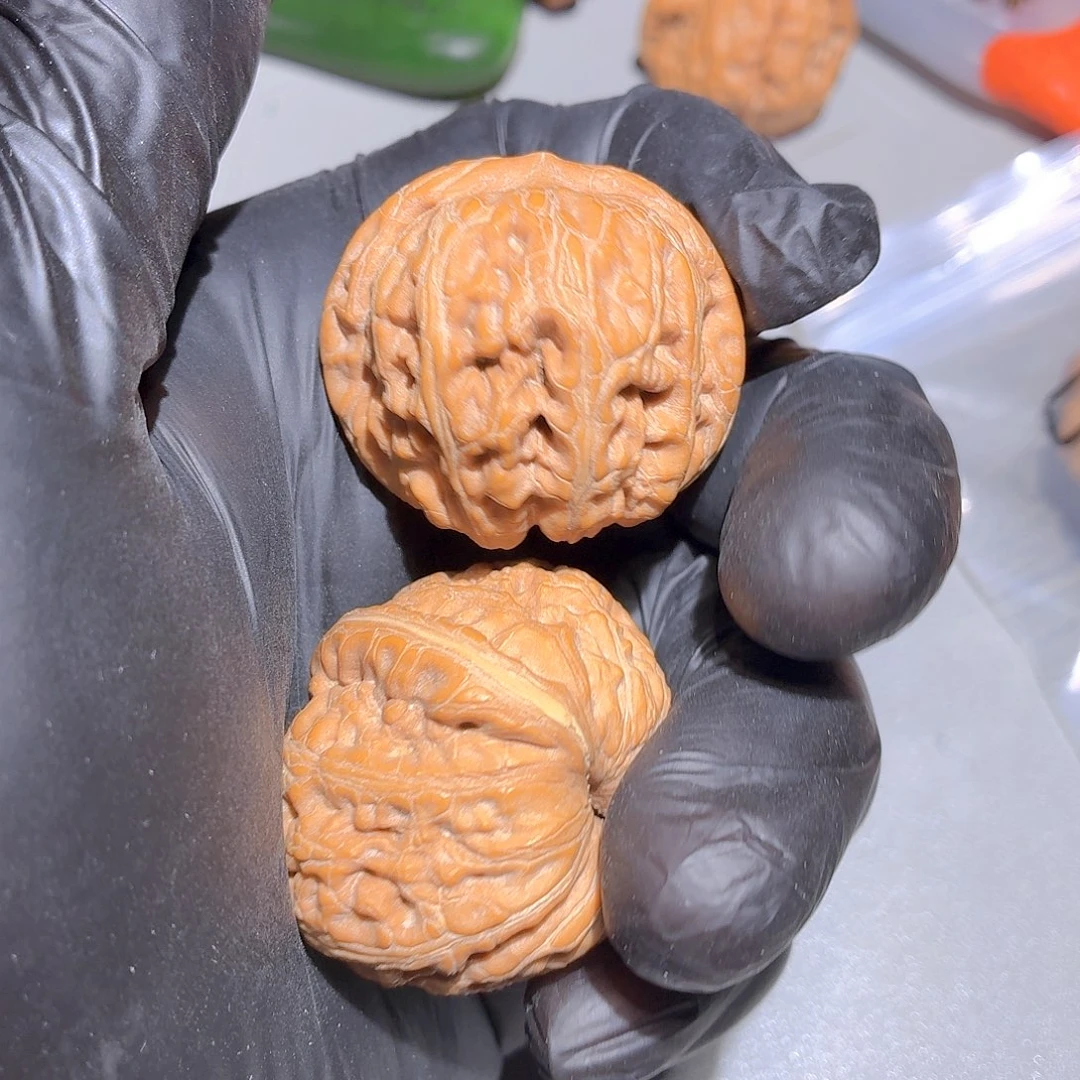 文玩核桃吊坠元宝