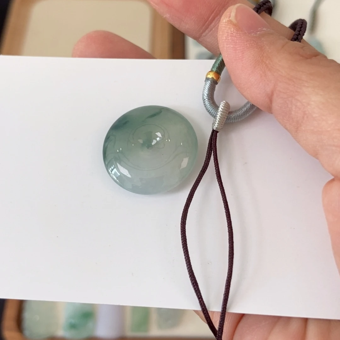 翡翠颈饰未镶嵌长*怪冰胶平安扣