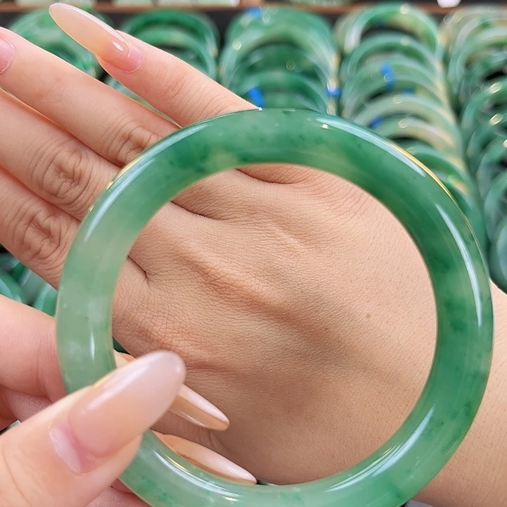 石英质玉（非洲翠）未镶嵌手镯