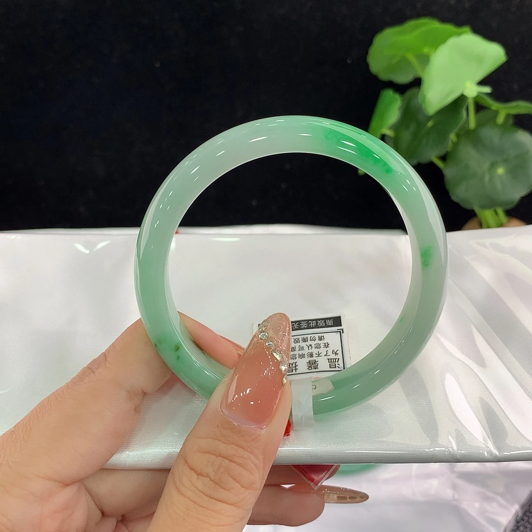 翡翠手镯未镶嵌正58