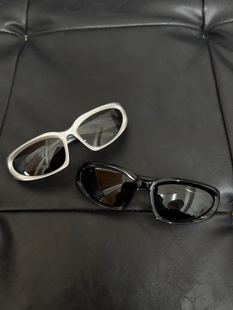 「LIUYI」儿童亲子朋克街拍防紫外线偏光太阳镜  2537