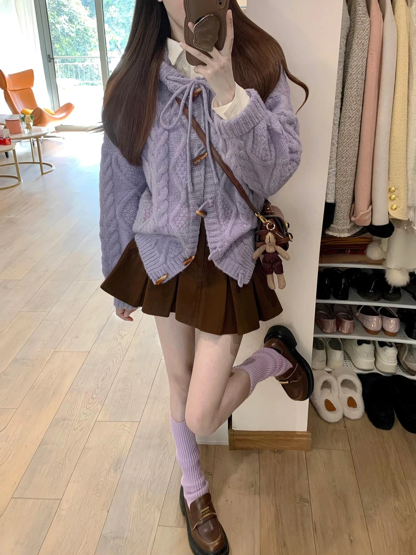 秋冬穿搭一整套韩系牛角扣紫色针织开衫搭配咖色百褶短裙两件套女