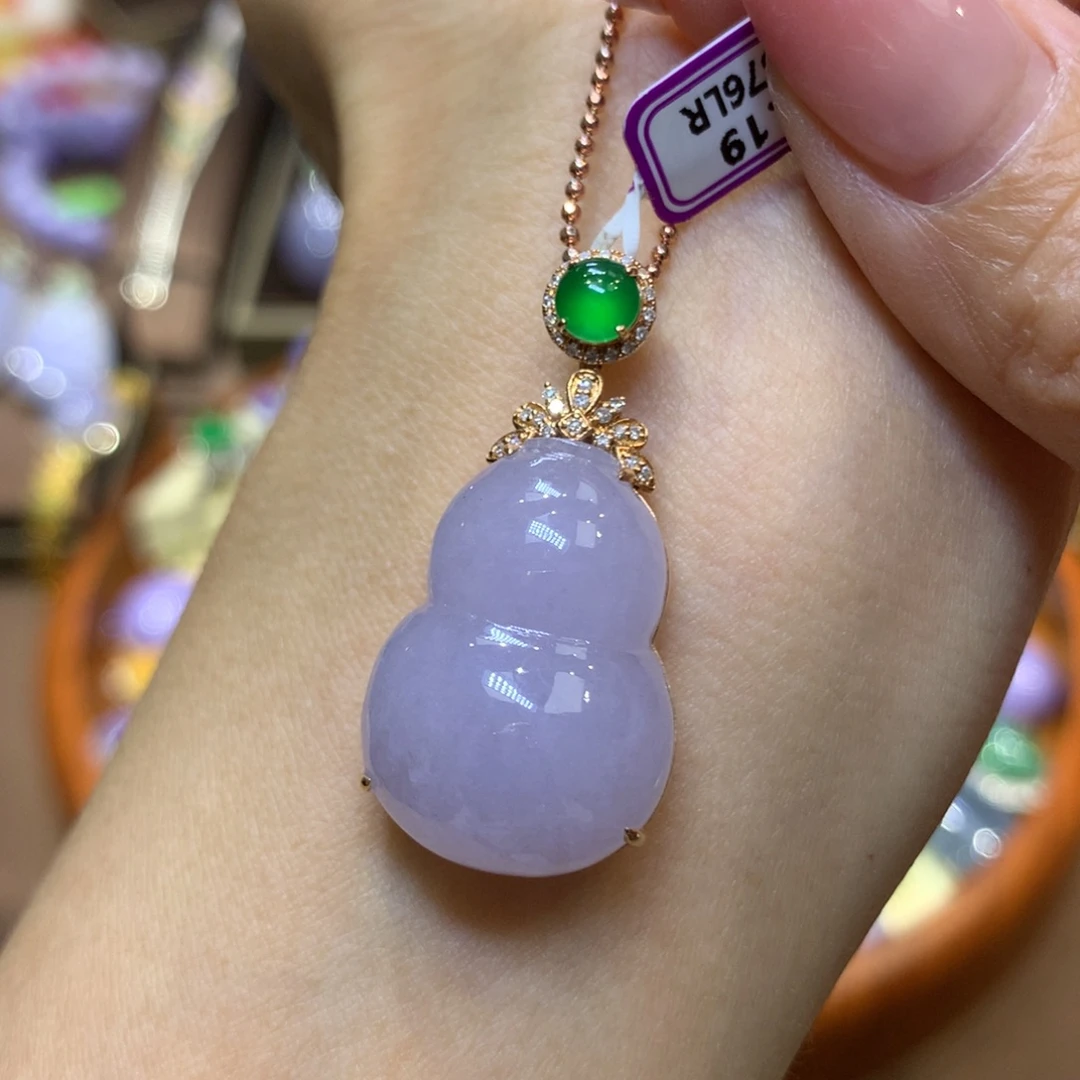 颈饰18K金镶嵌翡翠