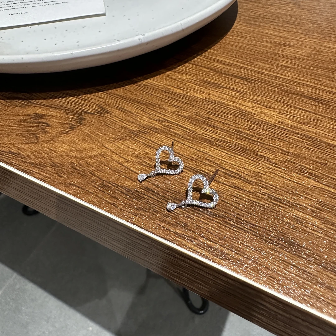 铜合金耳饰 AL4347精致镂空爱心流苏闪锆耳环高级感轻奢小众设计