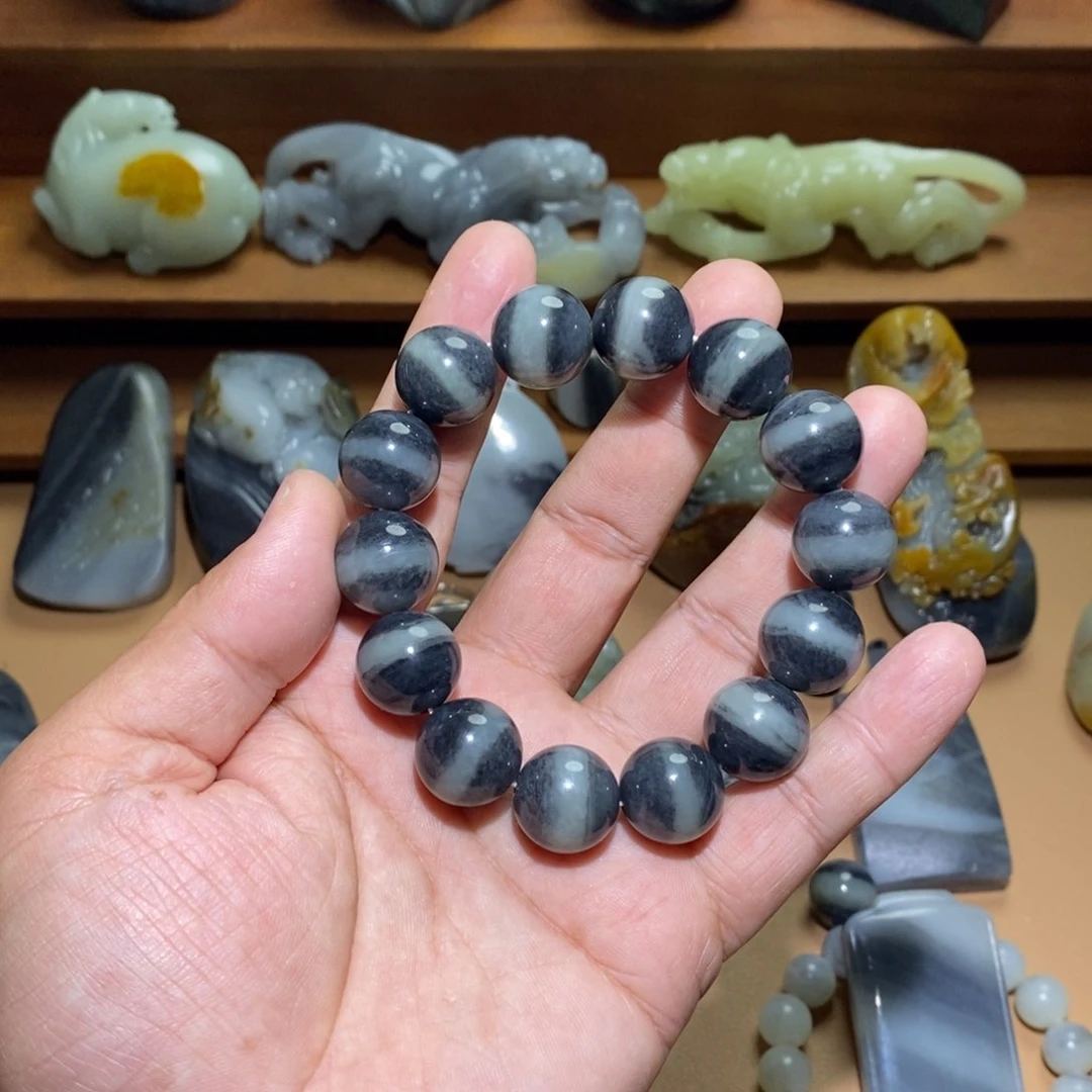 未镶嵌和田玉把件衣**顺