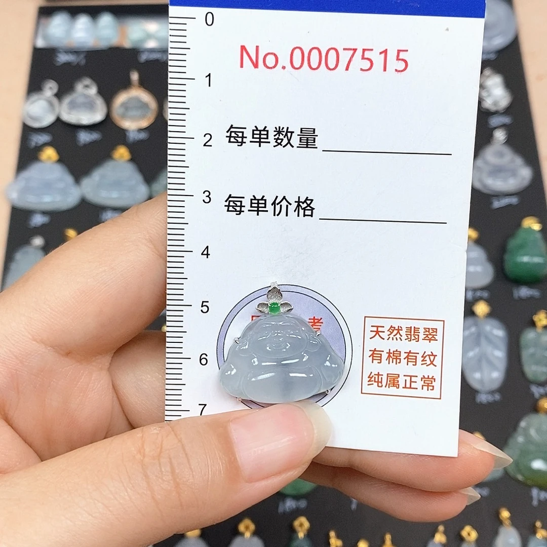 颈饰18K金镶嵌翡翠