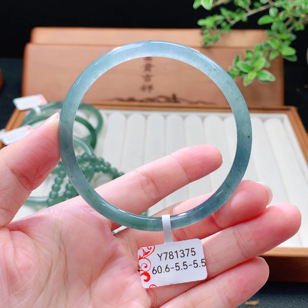 未镶嵌手镯(圆镯)翡翠
