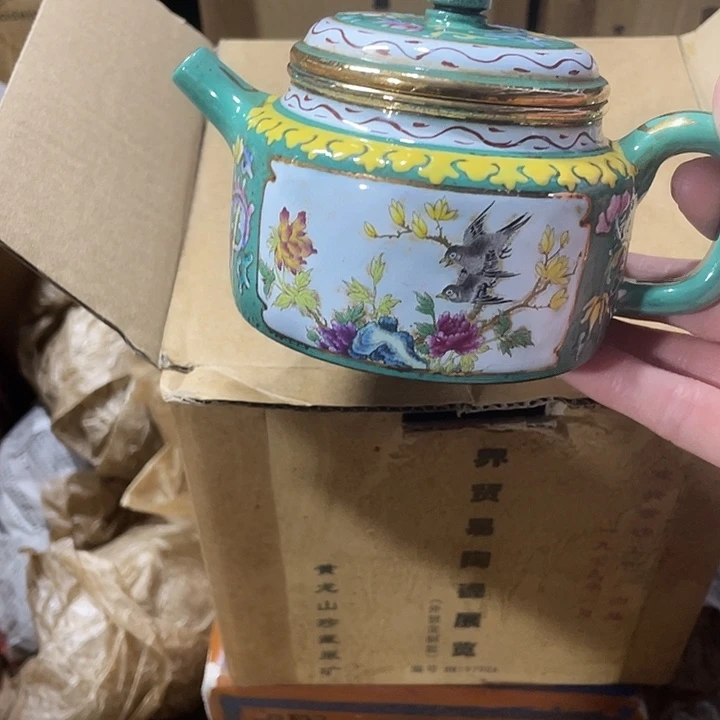 紫砂茶壶矿泥料，手工制作的一把紫砂壶。