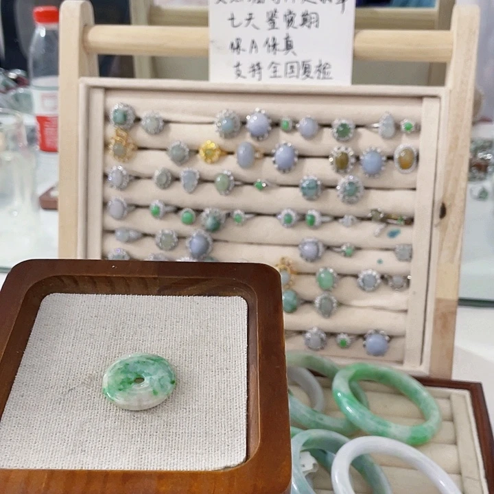 翡翠未镶嵌颈饰天然翡翠Ａ货