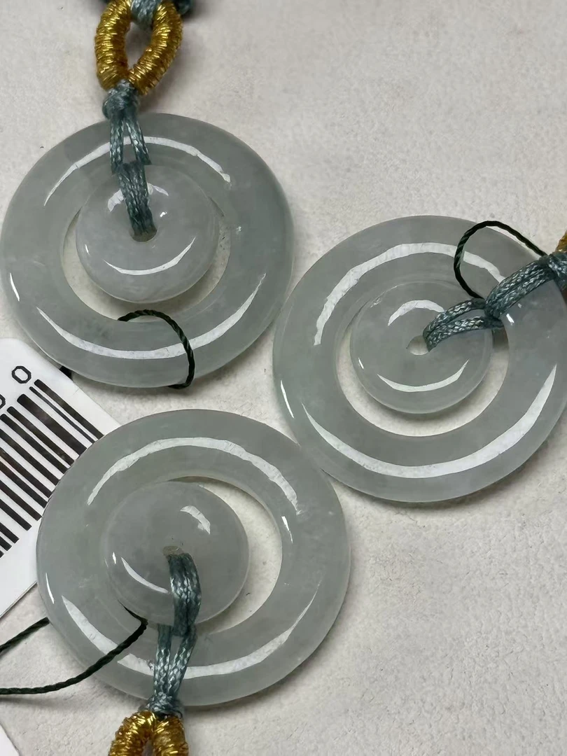 天然缅甸A货翡翠（子母扣）多样性发其一