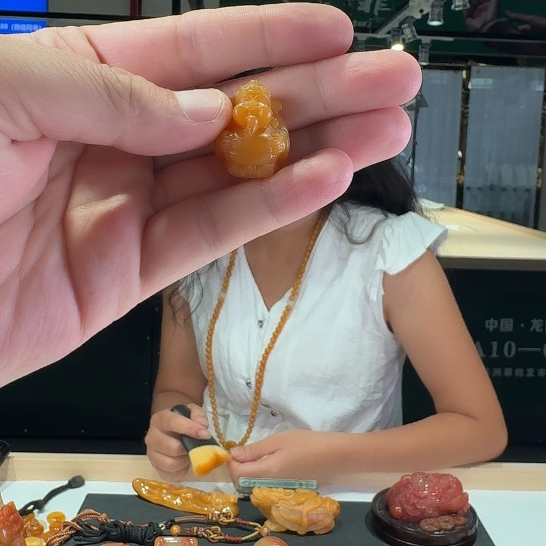 石英质玉（黄龙玉）未镶嵌挂件