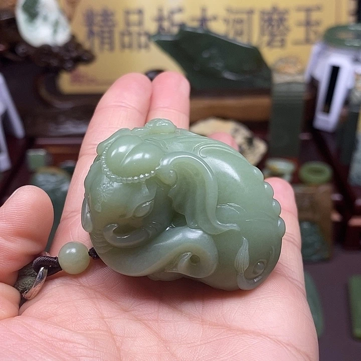 岫岩老玉（透闪石质玉）析木未镶嵌一****猫