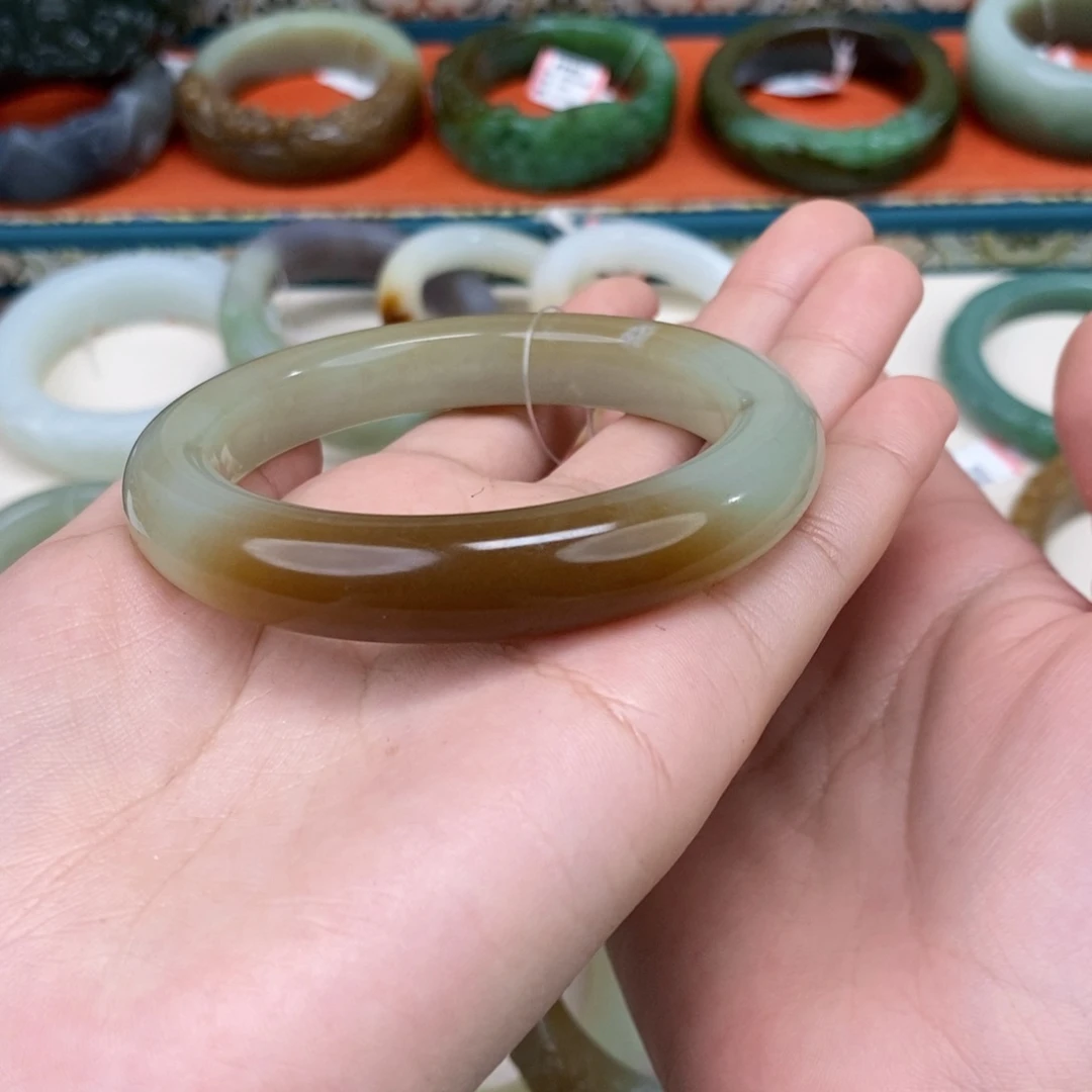 然***圈和田玉未镶嵌手镯