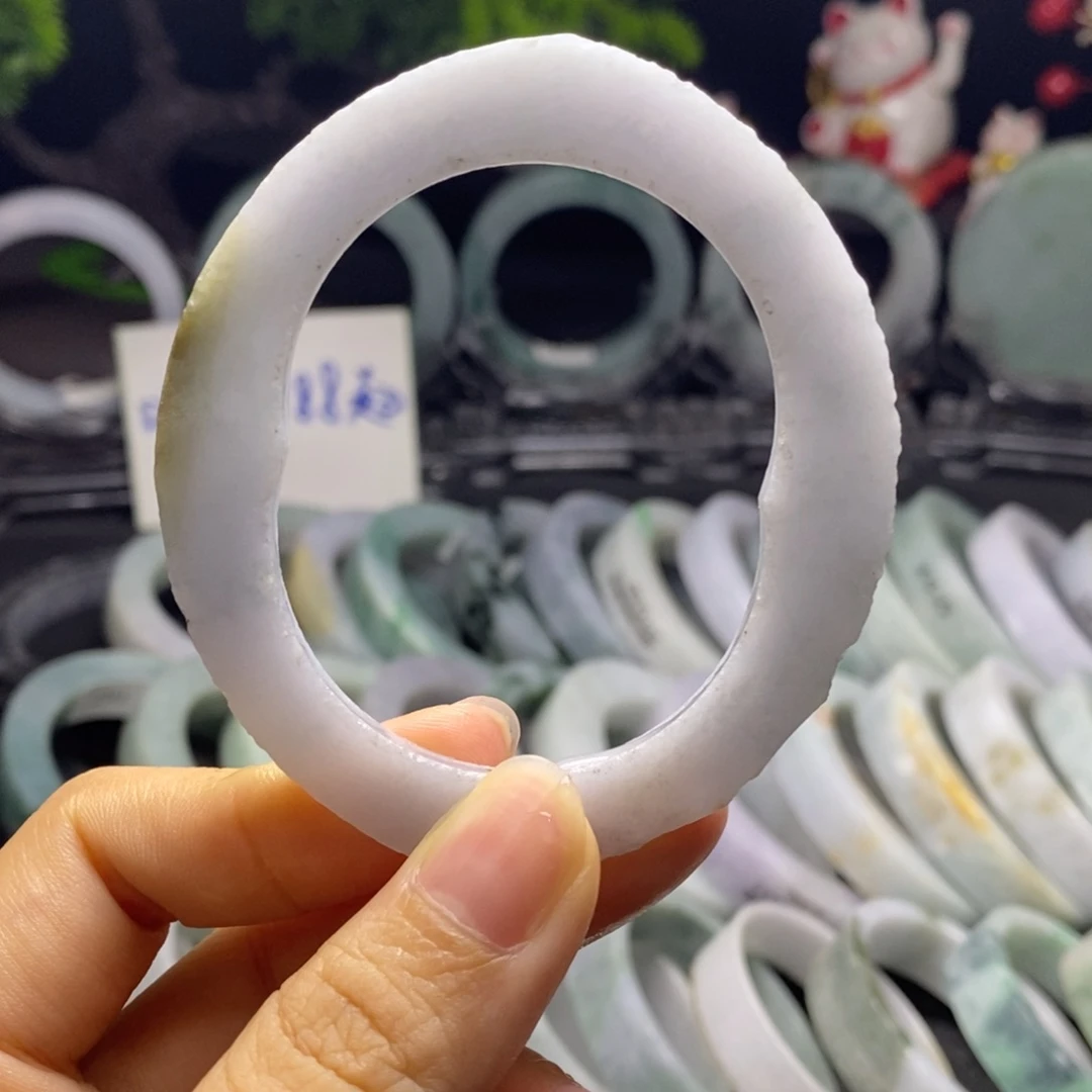 定制翡翠未镶嵌手镯