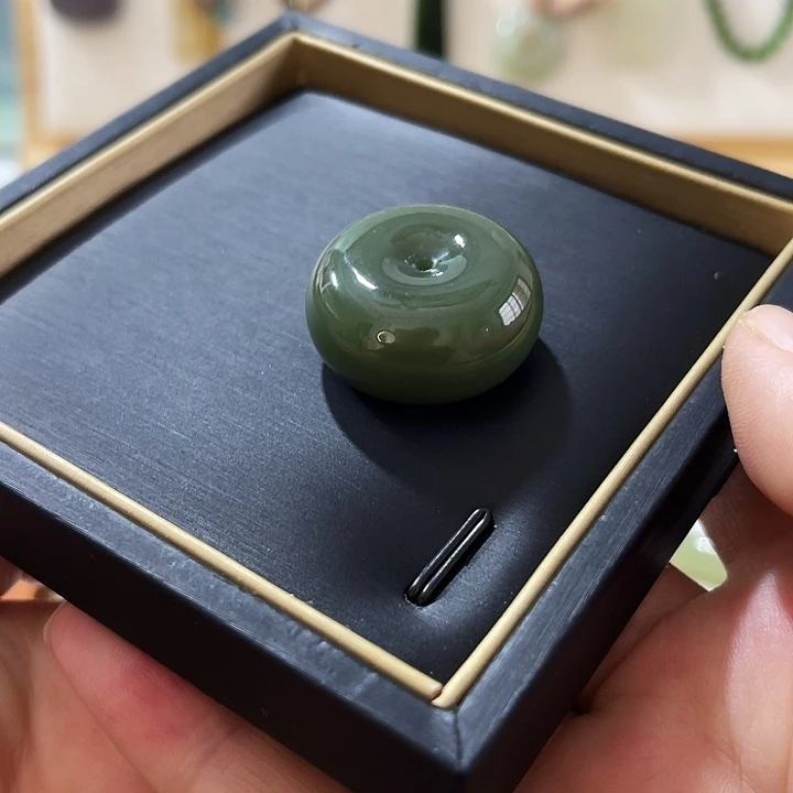 用***3和田玉未镶嵌颈饰