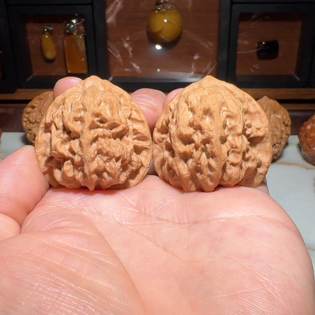 吊坠文玩核桃梨木台